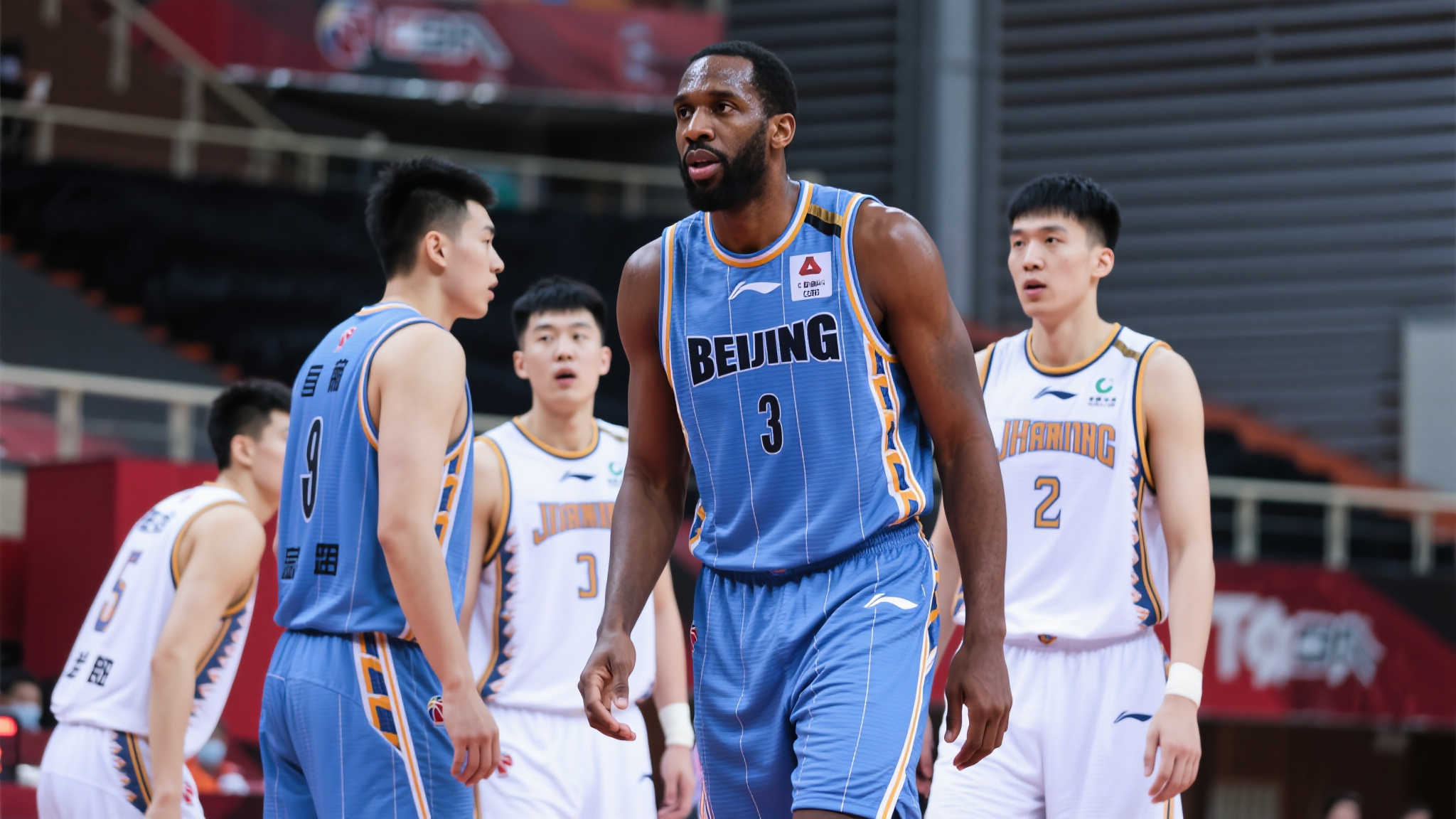 用言語抨擊 用言語抨擊